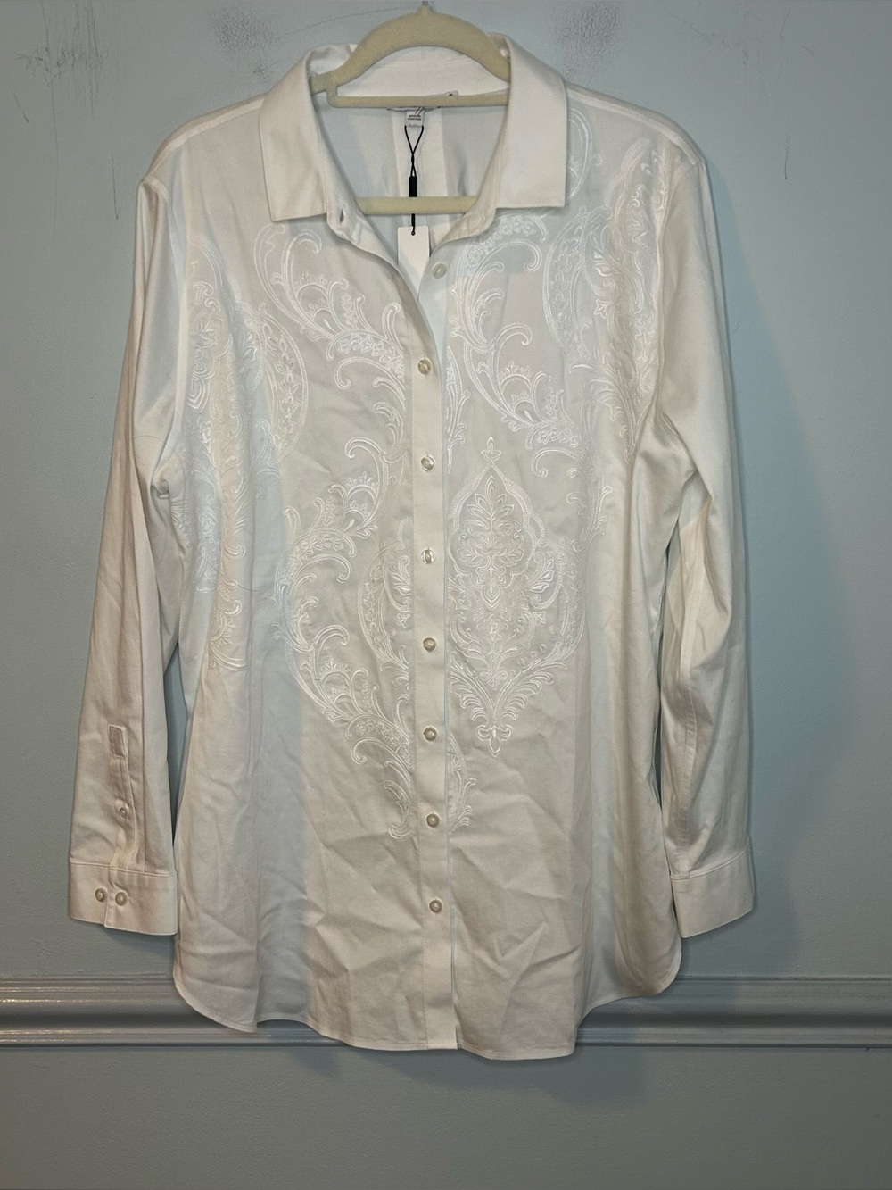 NWT Chico’s Optic White No Iron Stretch Embroidered Button-Down Tunic Size 16